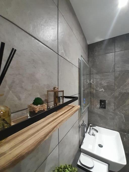 2 Bed Apartment, Near St Park, Free Parking Apartment Newcastle upon Tyne