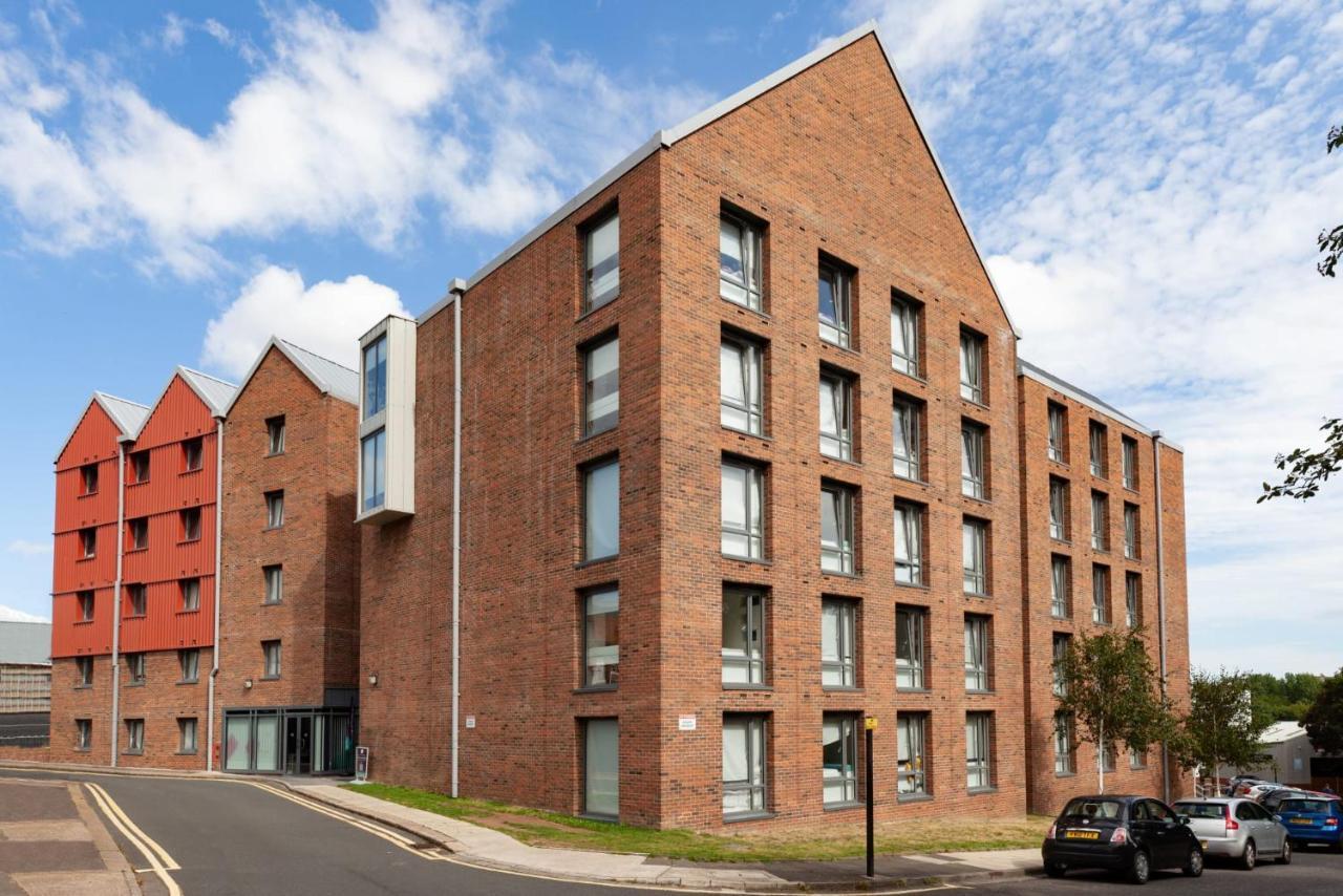 For Student Only Classic Studio At The Glassworks Near City Centre Apartment