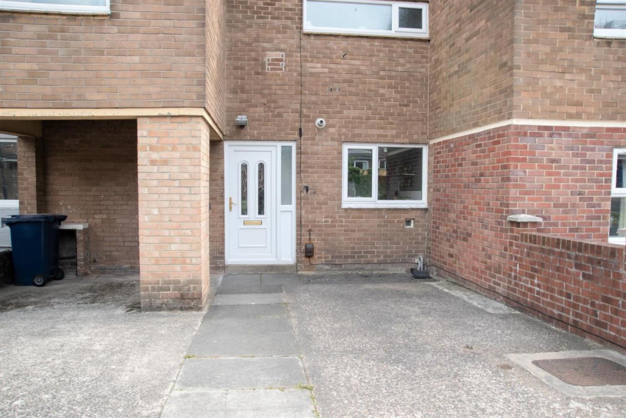 Cottenham - Centre With Free Private Parking 2 Toilets 4 Bedroom Sleeps 8 Holiday home Newcastle upon Tyne