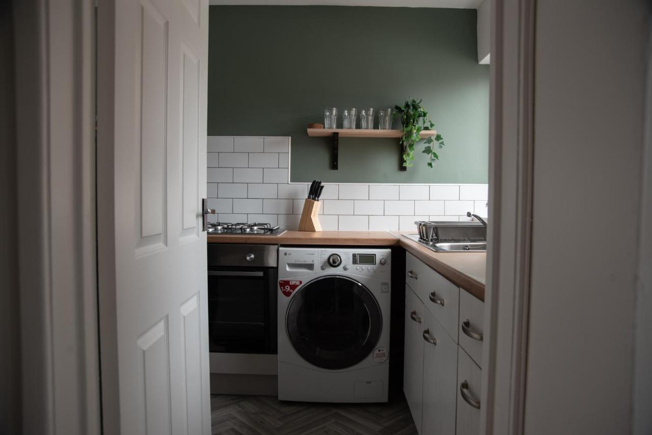Cottenham - Centre With Free Private Parking 2 Toilets 4 Bedroom Sleeps 8 * Newcastle upon Tyne