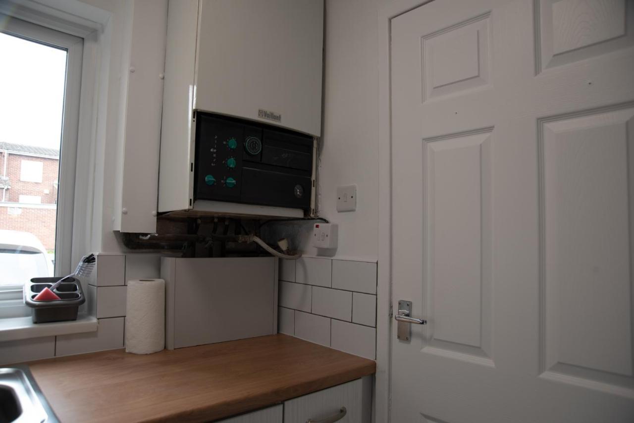 Cottenham - Centre With Free Private Parking 2 Toilets 4 Bedroom Sleeps 8 Holiday home Newcastle upon Tyne