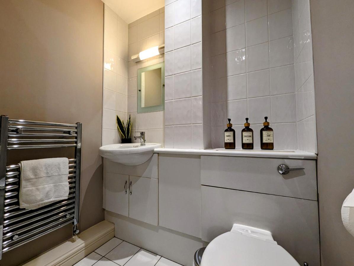 Apartment Quayside With Riverside Views & Parking Newcastle upon Tyne