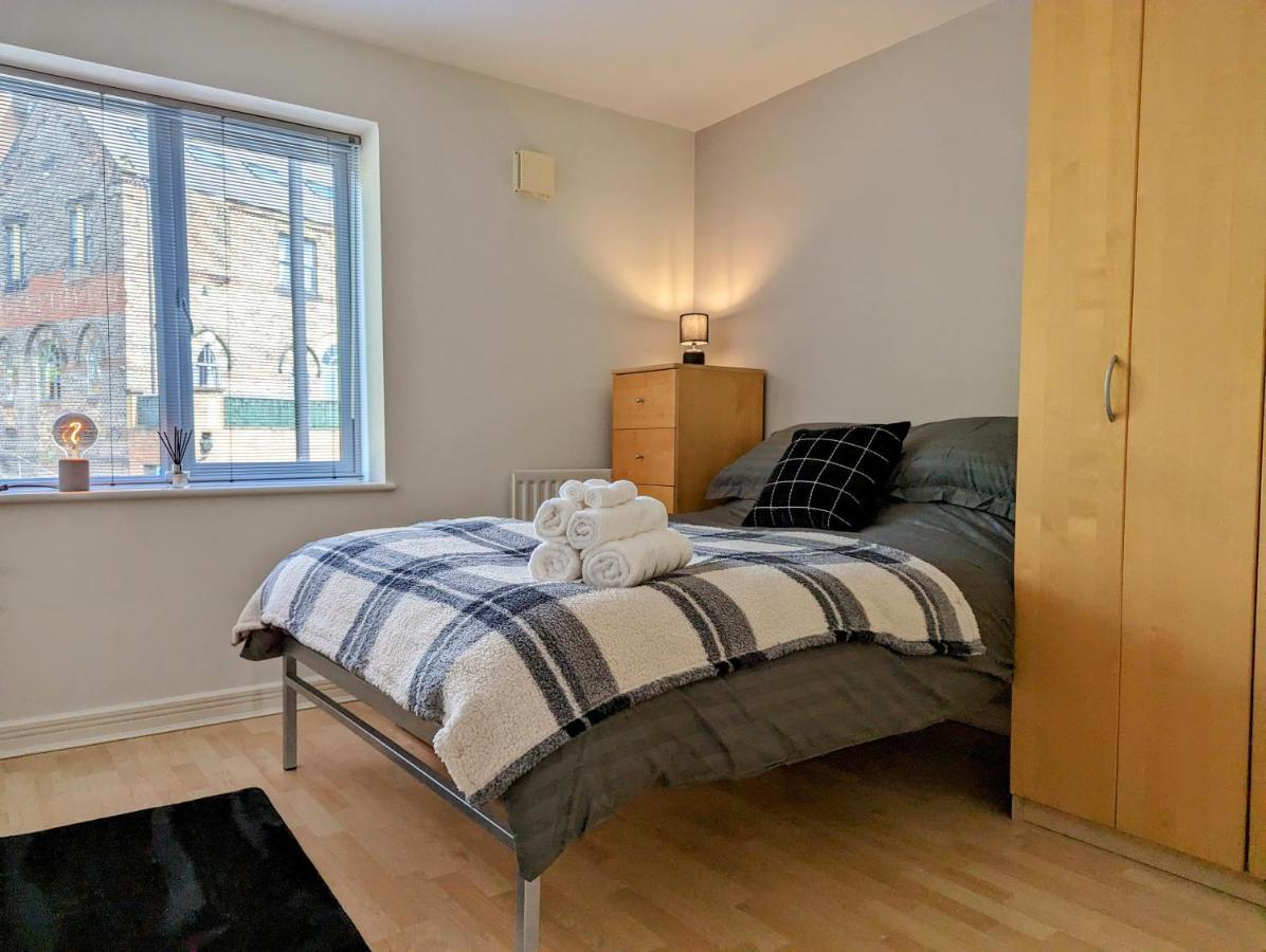 Apartment Quayside With Riverside Views & Parking *