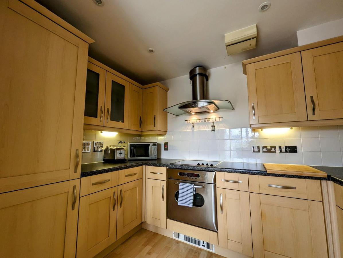 Apartment Quayside With Riverside Views & Parking