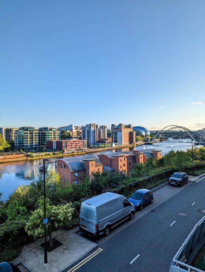 Apartment Quayside With Riverside Views & Parking *