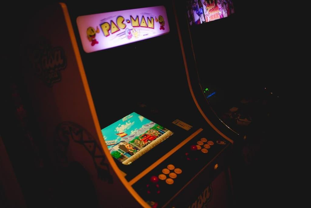 Games And Movies Lounge 7 Bed Centre