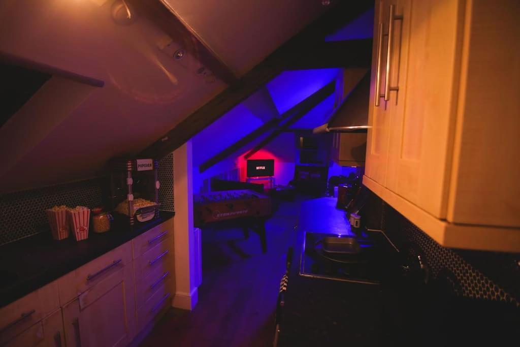 Games And Movies Lounge 7 Bed Centre Apartment Newcastle upon Tyne