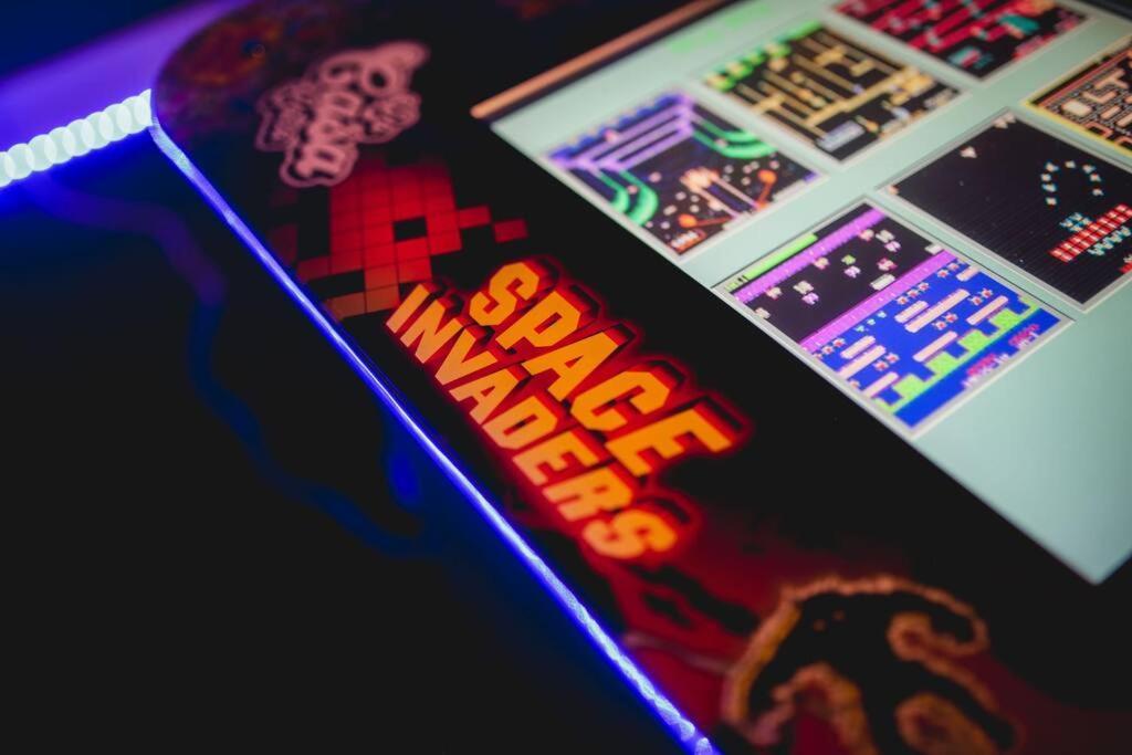 Games And Movies Lounge 7 Bed Centre Apartment