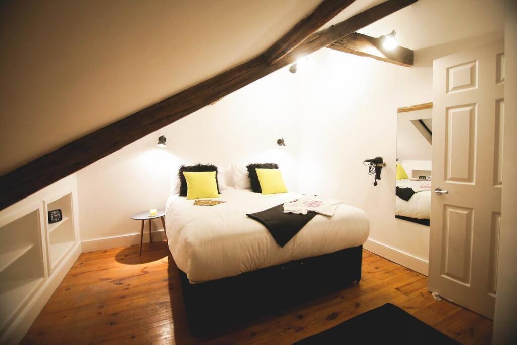 Games And Movies Lounge 7 Bed Centre Apartment Newcastle upon Tyne