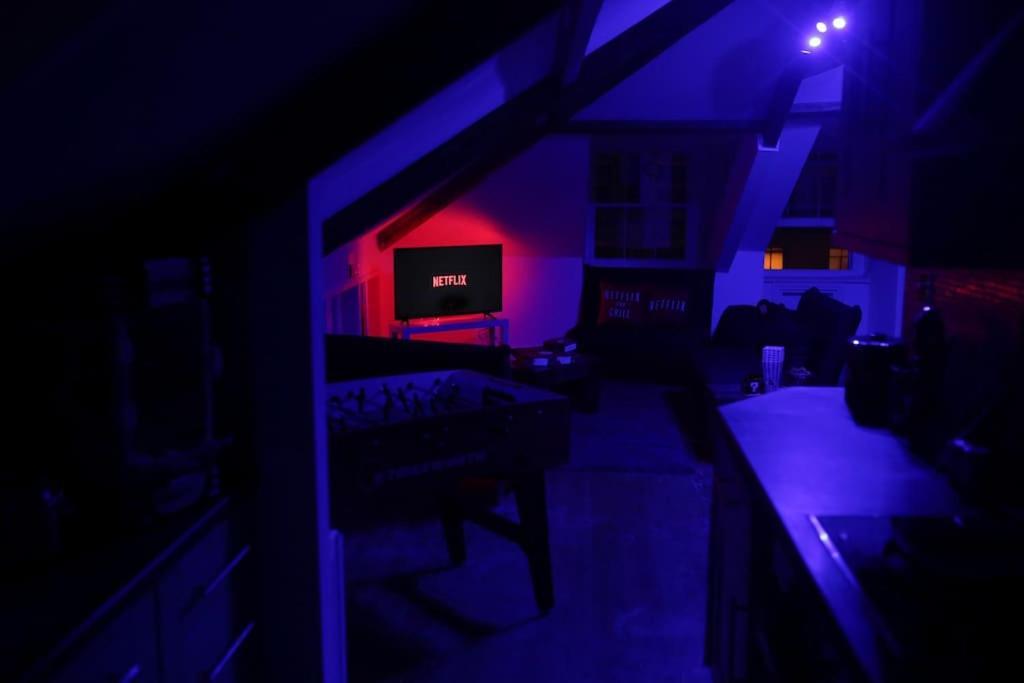 Games And Movies Lounge 7 Bed Centre Apartment Newcastle upon Tyne