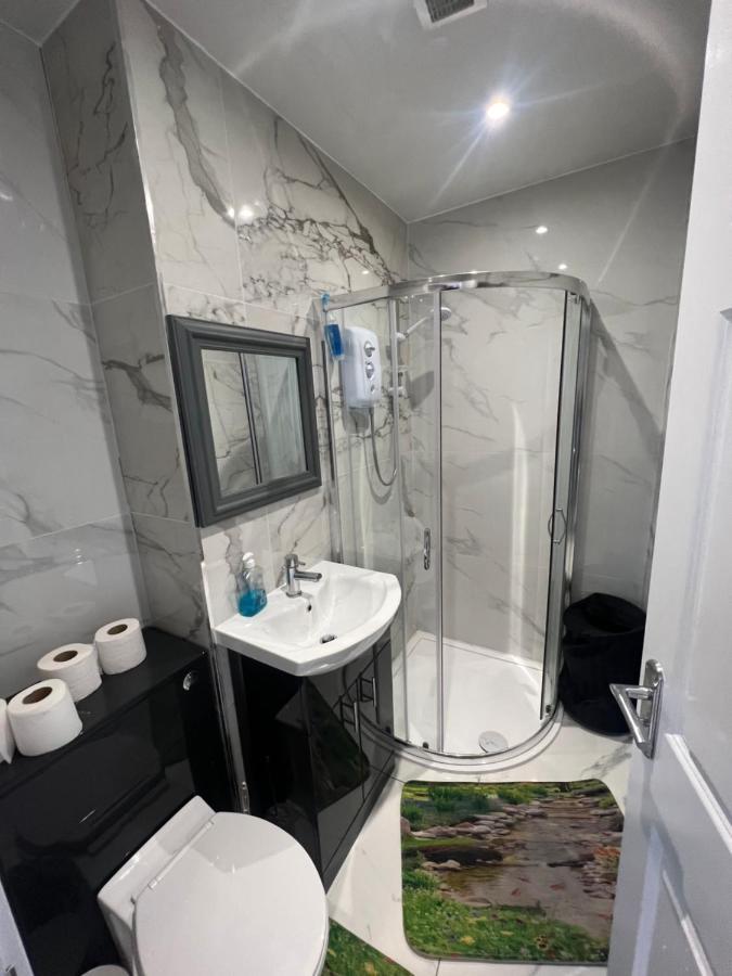 West 3 Bedroom Large & Modern Apartment Newcastle upon Tyne