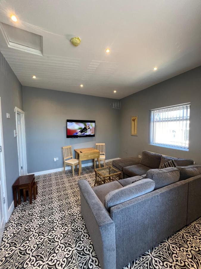 West 3 Bedroom Large & Modern Apartment Newcastle upon Tyne
