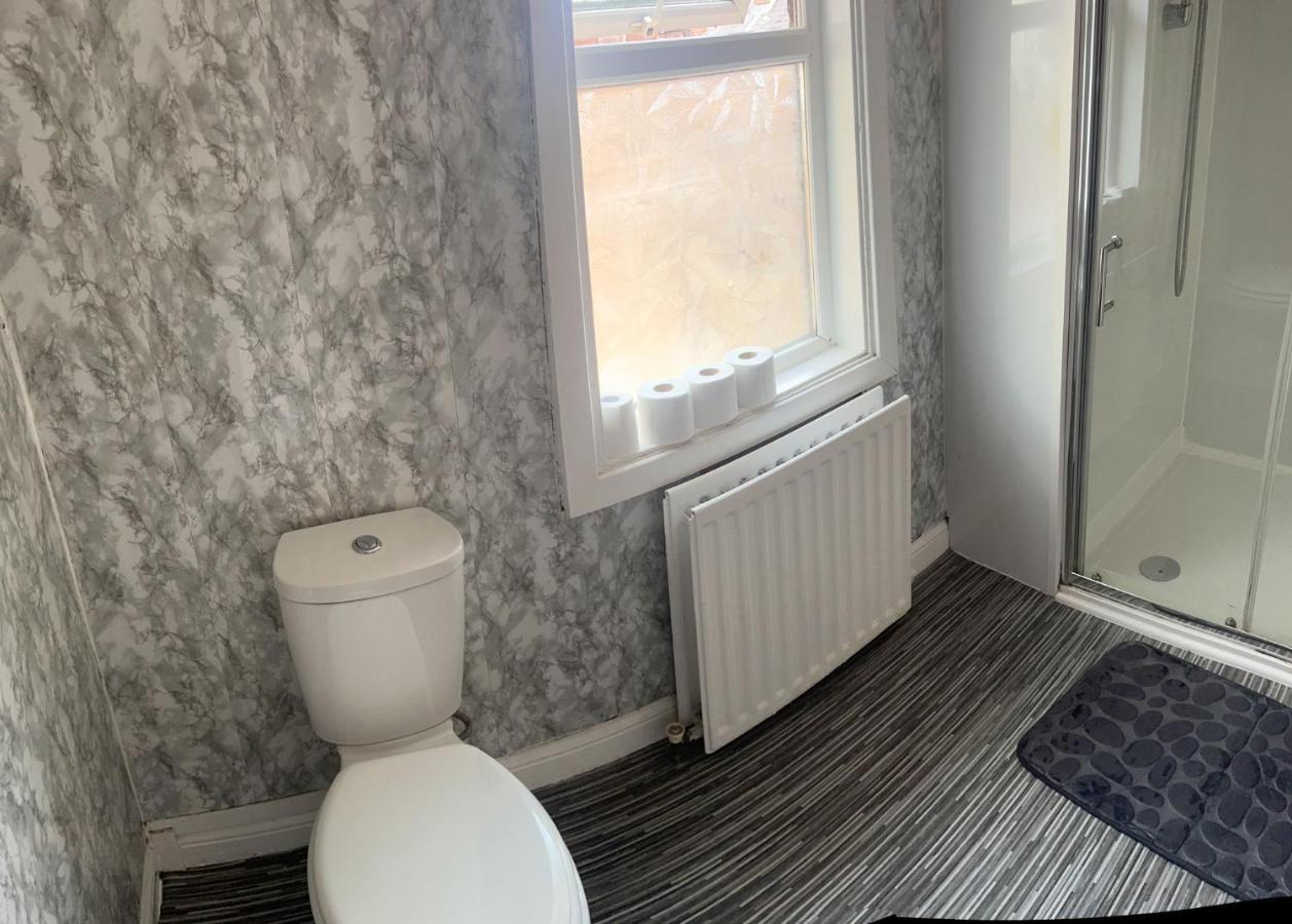 Arthurs Hill Newcastle, Free Parking Fully Equipped Kitchen 4 Bedrooms, Near Centre Apartment *