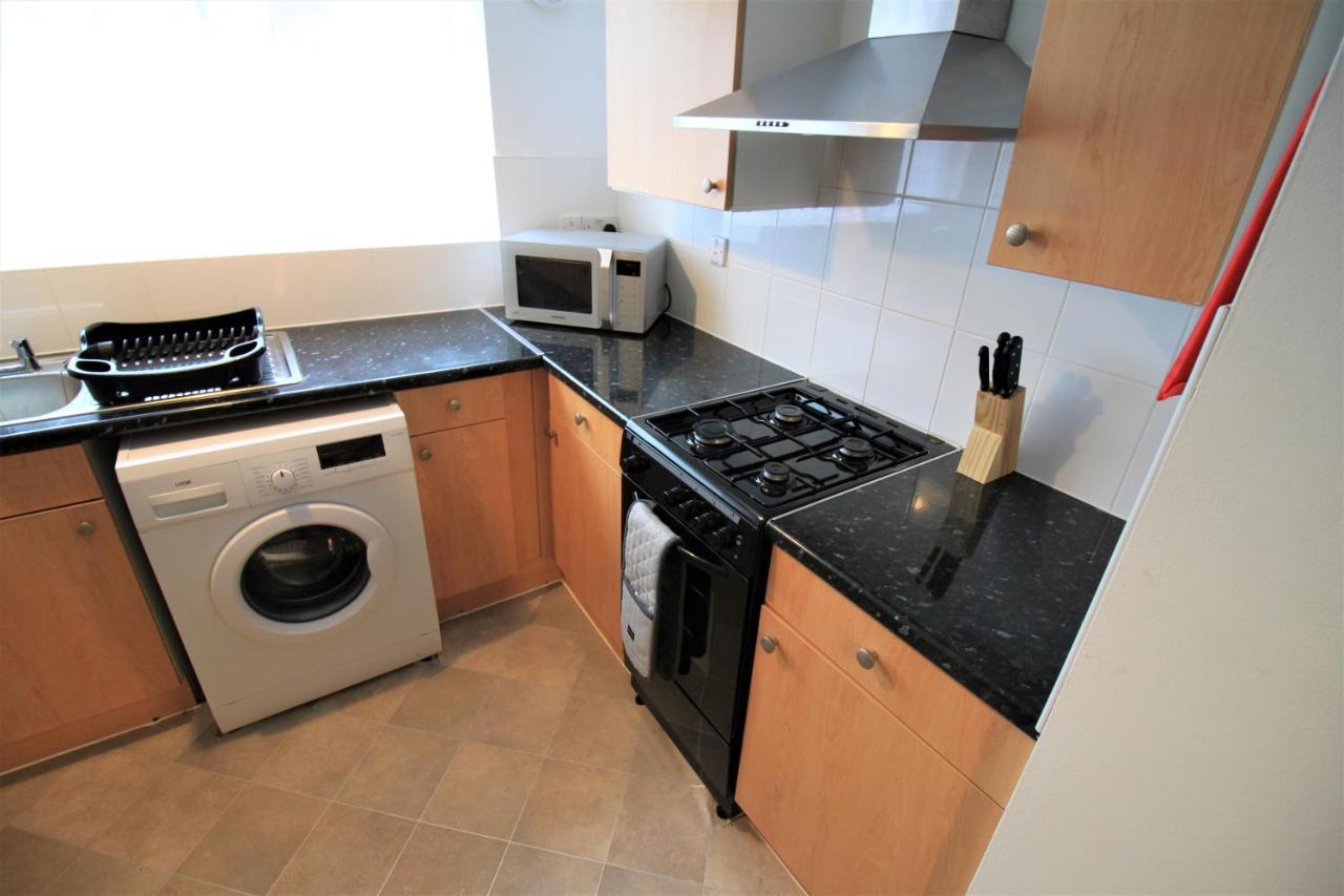 Hamilton House -3 Bed Close To Town, Drive Parking, 2 Toilets * Newcastle upon Tyne
