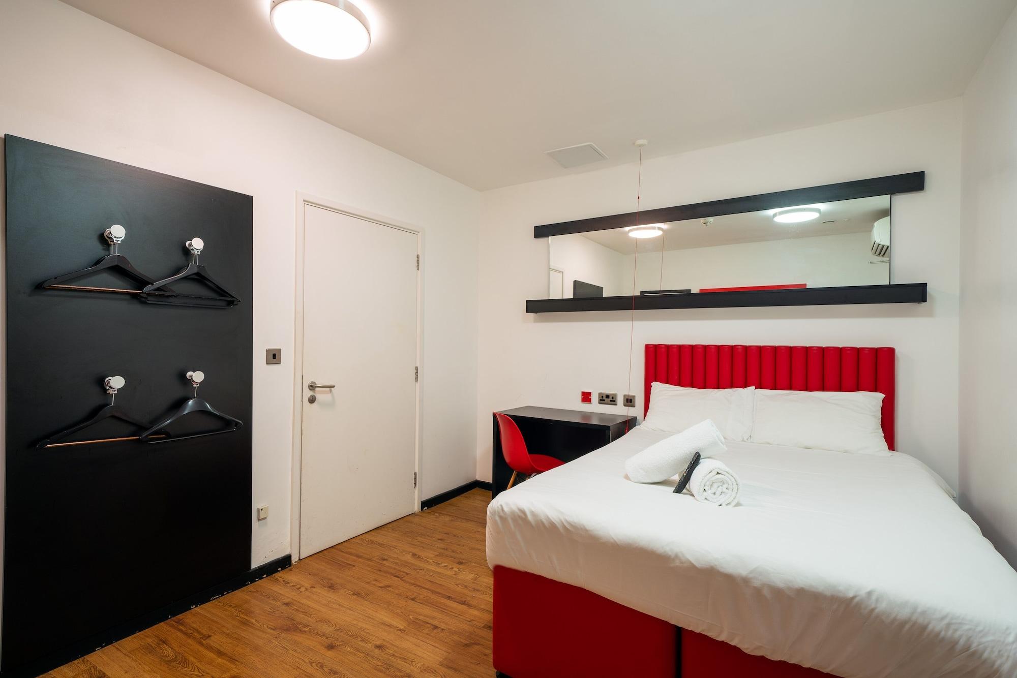 Easyhotel Hotel 2*