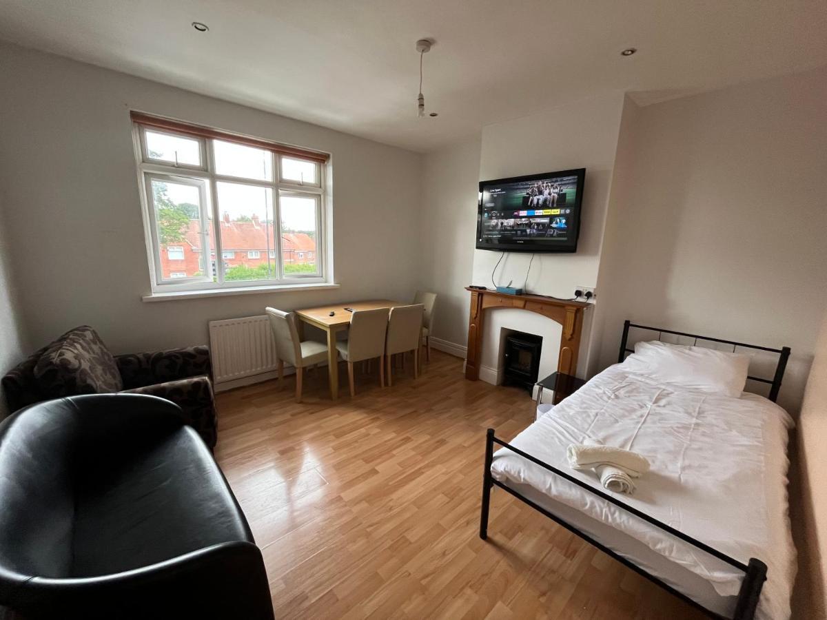 2 Bedroom Apartment, 5 Minutes From Centre Apartment *