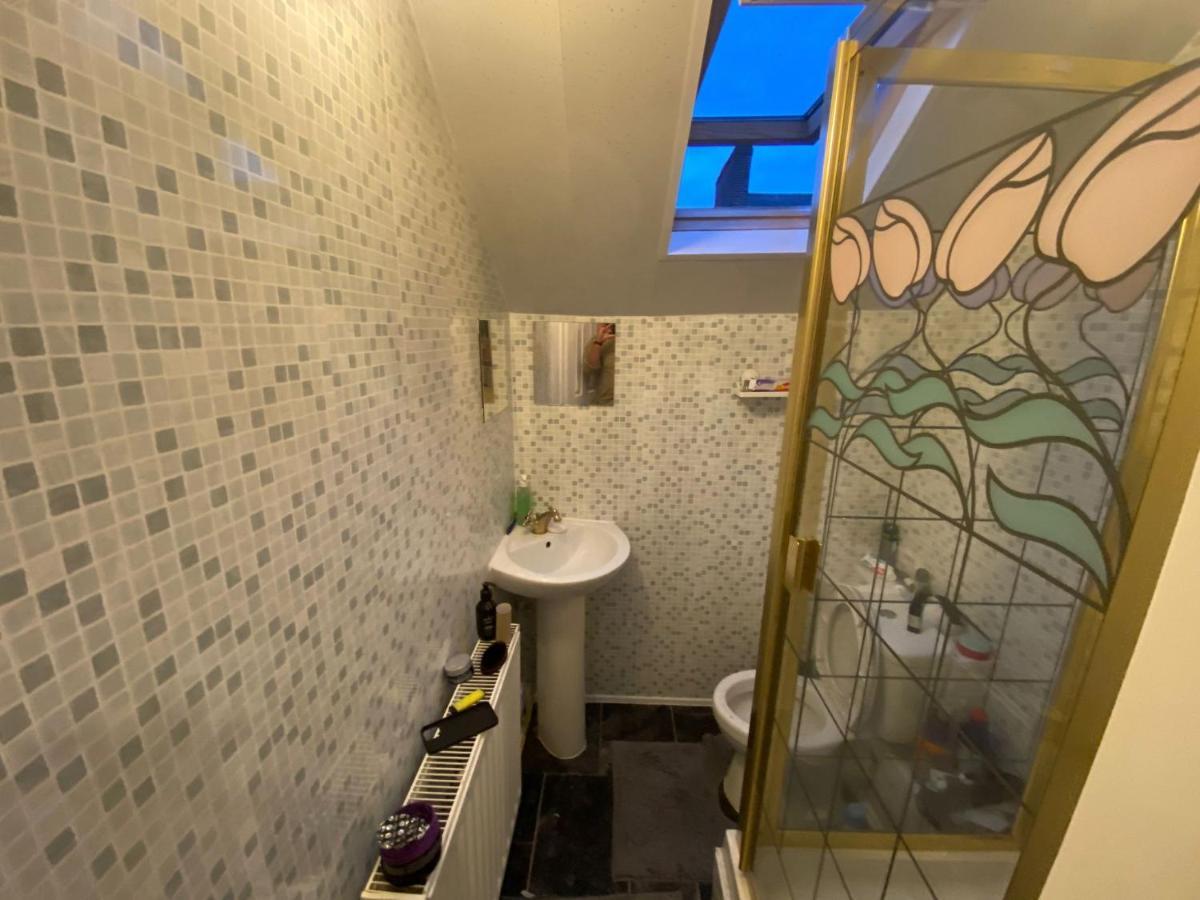 Guest house Lovely 5 Minute Walk From City Centre *