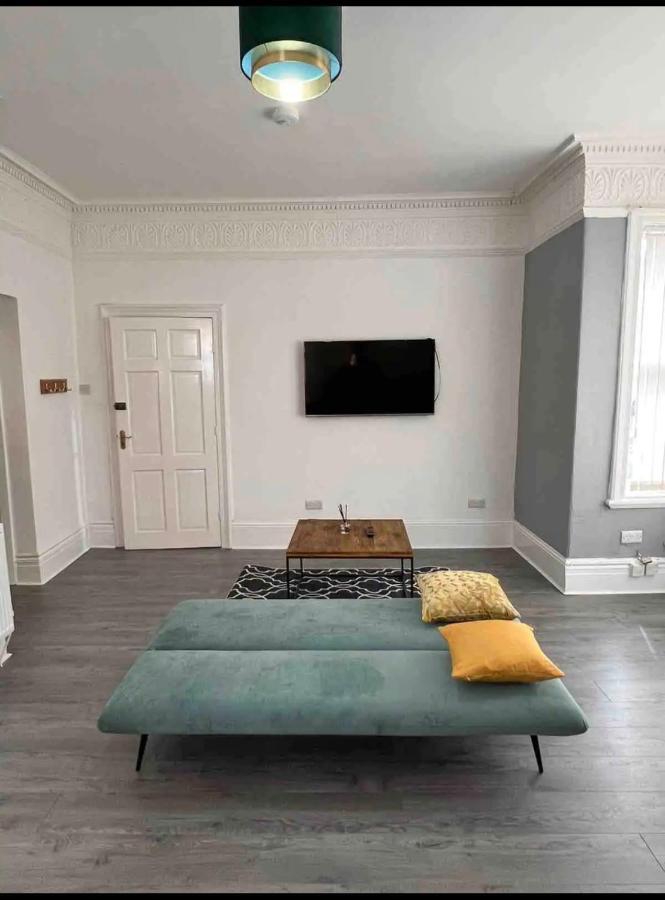 Lovely 1-bedroom Apartment, Free Street Parking *