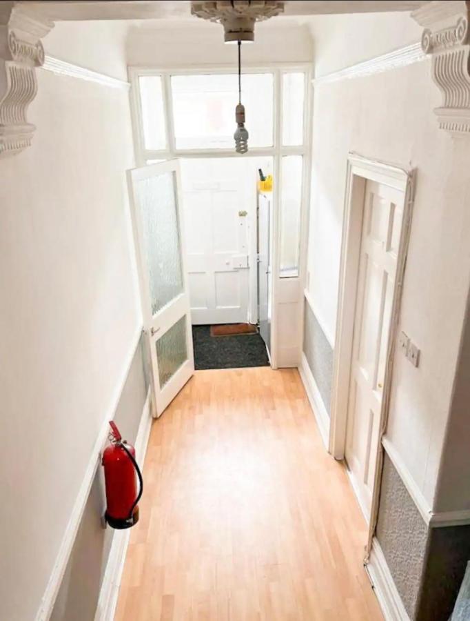 Lovely 1-bedroom Apartment, Free Street Parking Apartment