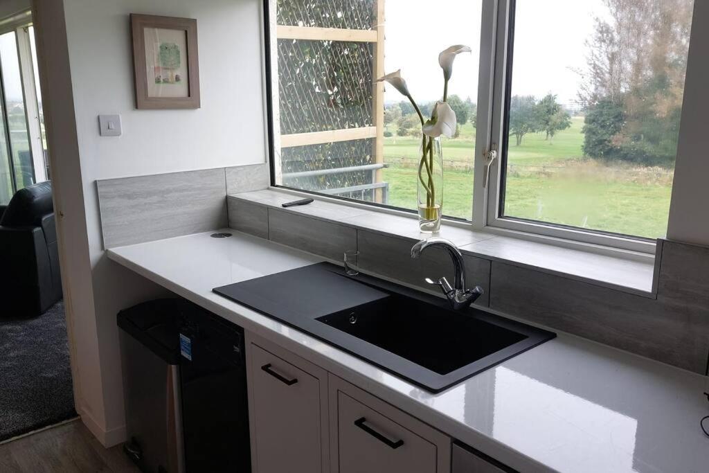 3 Bedroom Apartment With Golf Course View Apartment