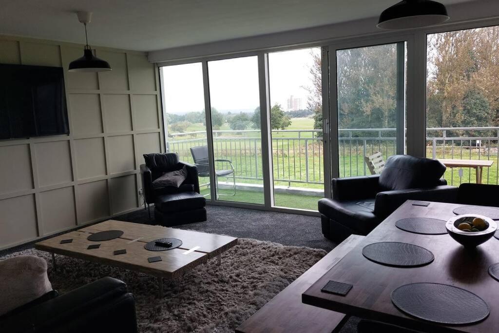 3 Bedroom Apartment With Golf Course View *