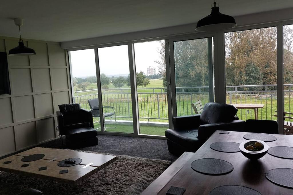 3 Bedroom Apartment With Golf Course View Apartment *