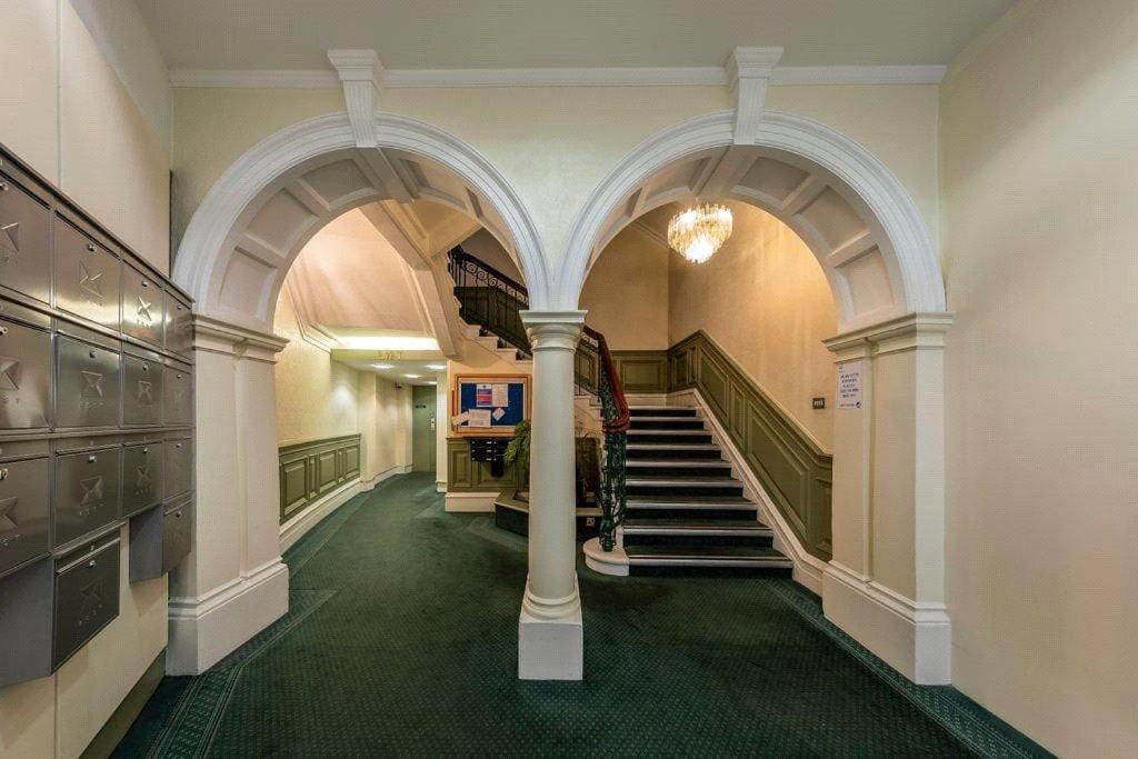 Luxury Apartment, Sleeps 8 *