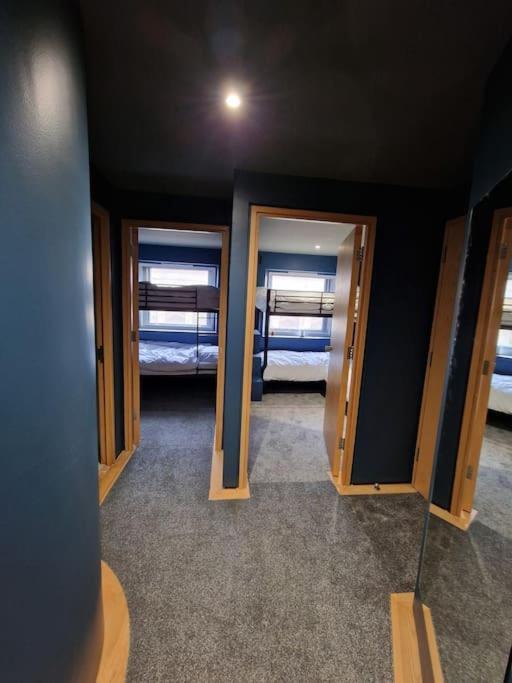 Luxury Apartment, Sleeps 8 *