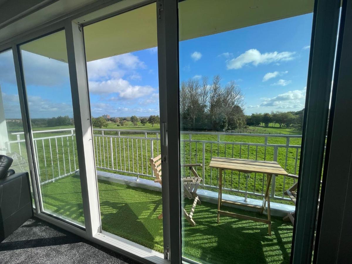 Apartment 3 Bedroom Apartment With Golf Course View *