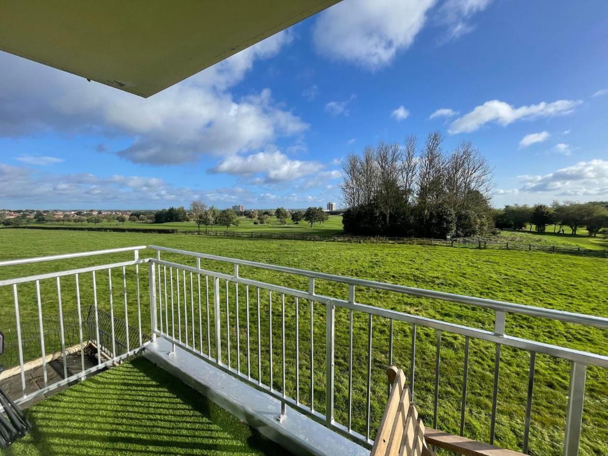 3 Bedroom Apartment With Golf Course View *