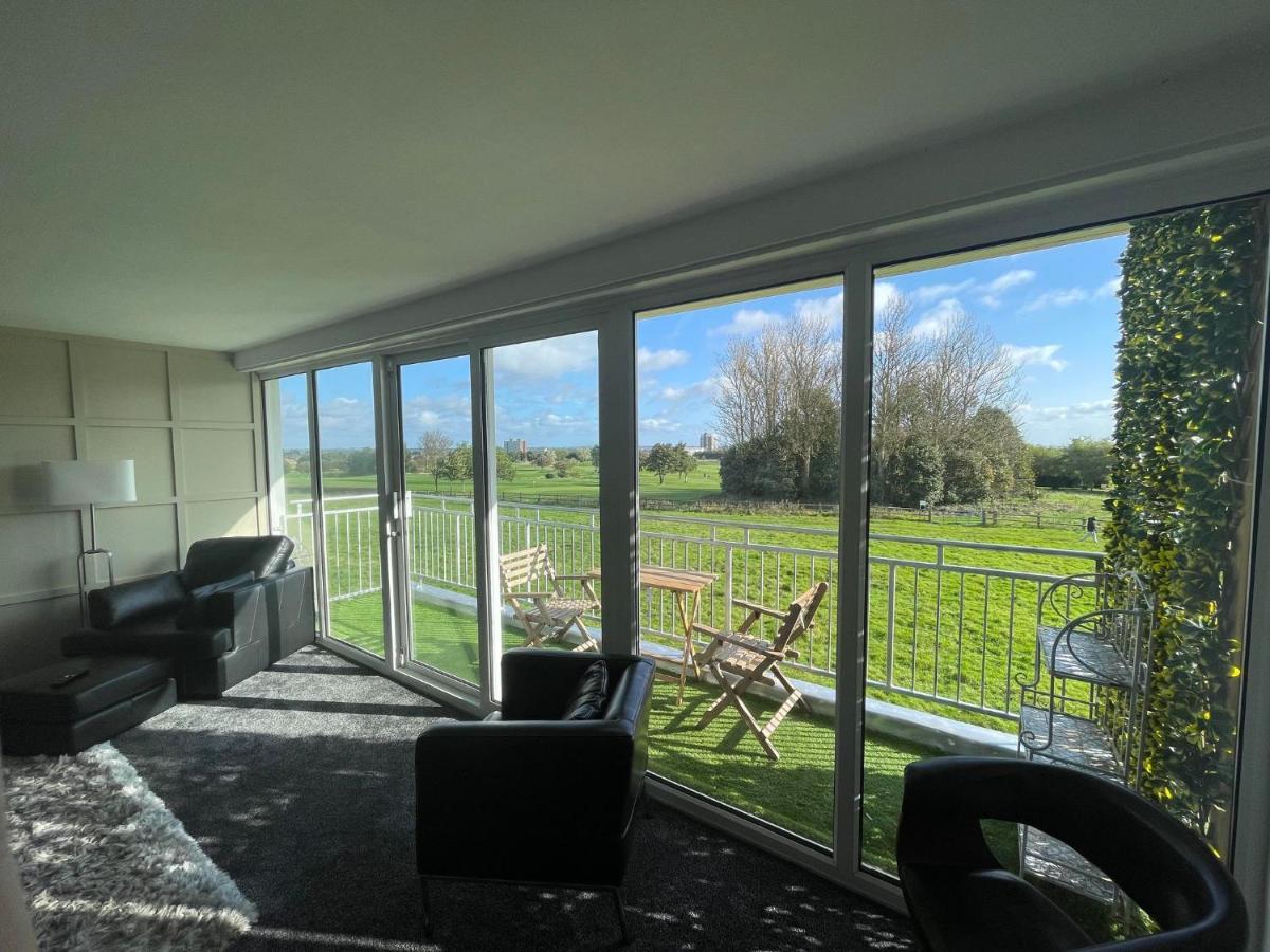 3 Bedroom Apartment With Golf Course View Apartment Newcastle upon Tyne