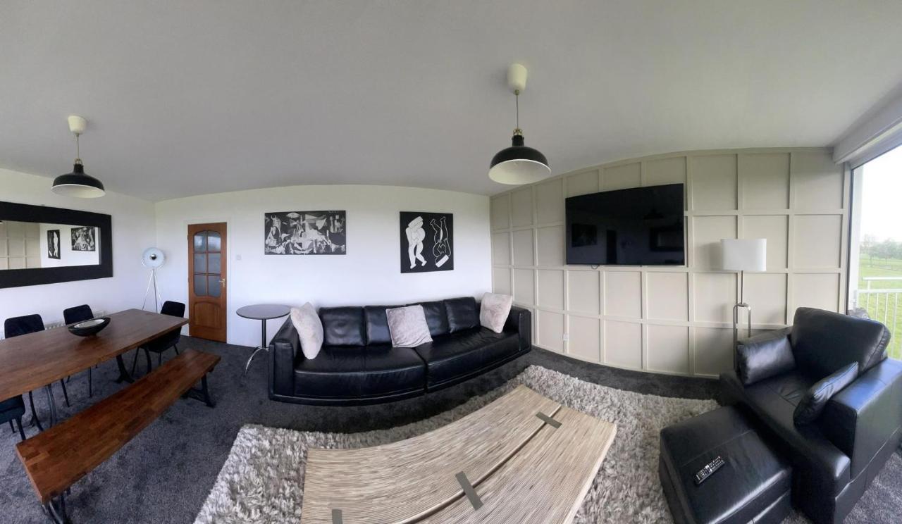 3 Bedroom Apartment With Golf Course View