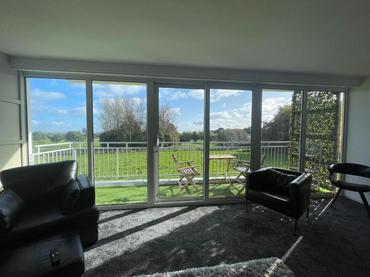 Apartment 3 Bedroom Apartment With Golf Course View Newcastle upon Tyne