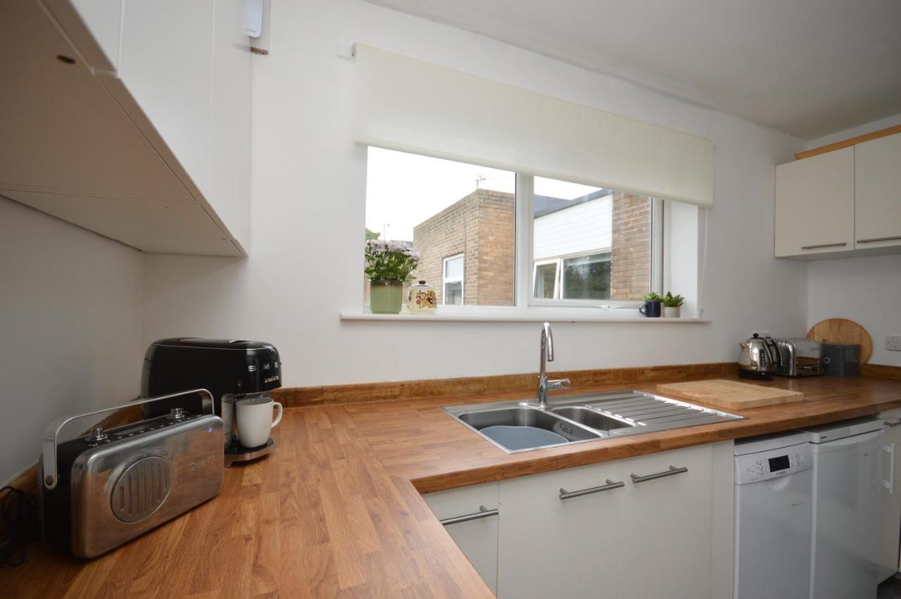 2 Bed Spacious, Light & Quiet Flat, Free Parking Apartment Newcastle upon Tyne
