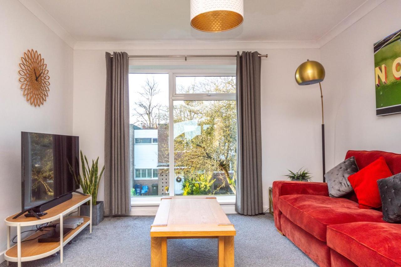2 Bed Spacious, Light & Quiet Flat, Free Parking Newcastle upon Tyne