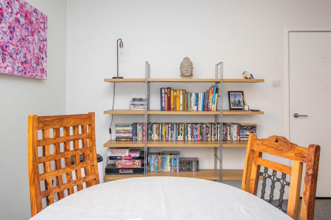 2 Bed Spacious, Light & Quiet Flat, Free Parking Apartment Newcastle upon Tyne