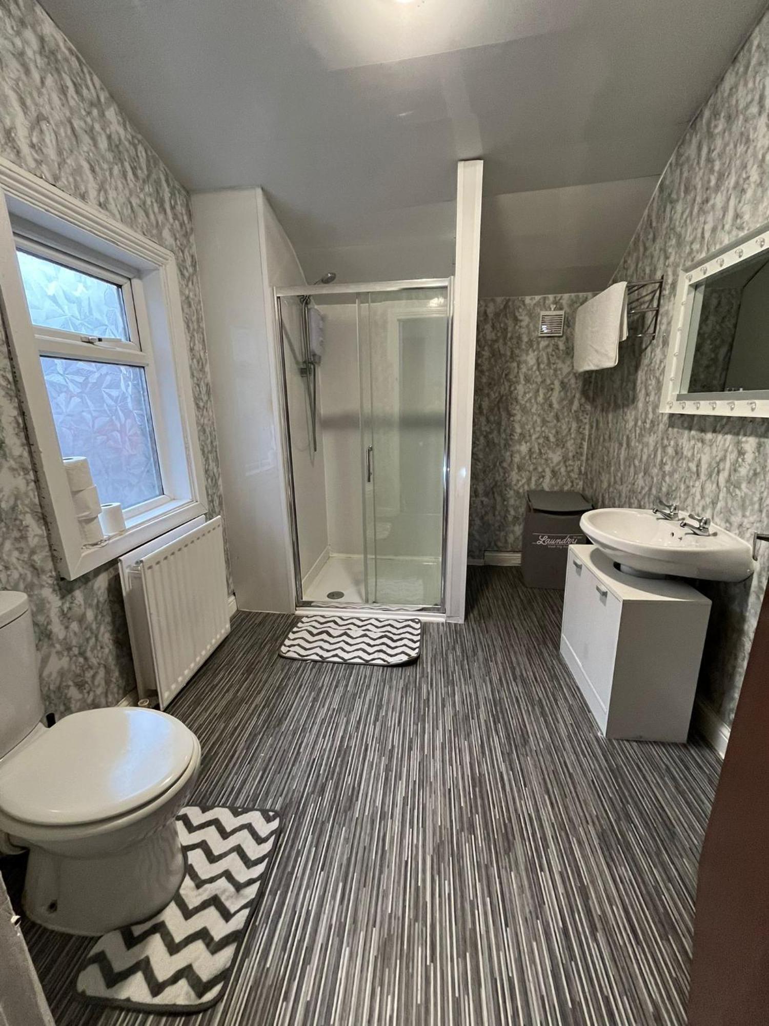 Arthurs Hill Newcastle, Free Parking Fully Equipped Kitchen 4 Bedrooms, Near Centre Newcastle upon Tyne