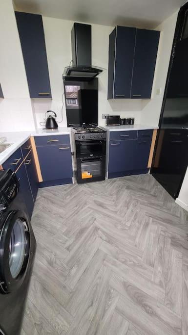 Cosy 3 Bedroom In Centre Apartment *