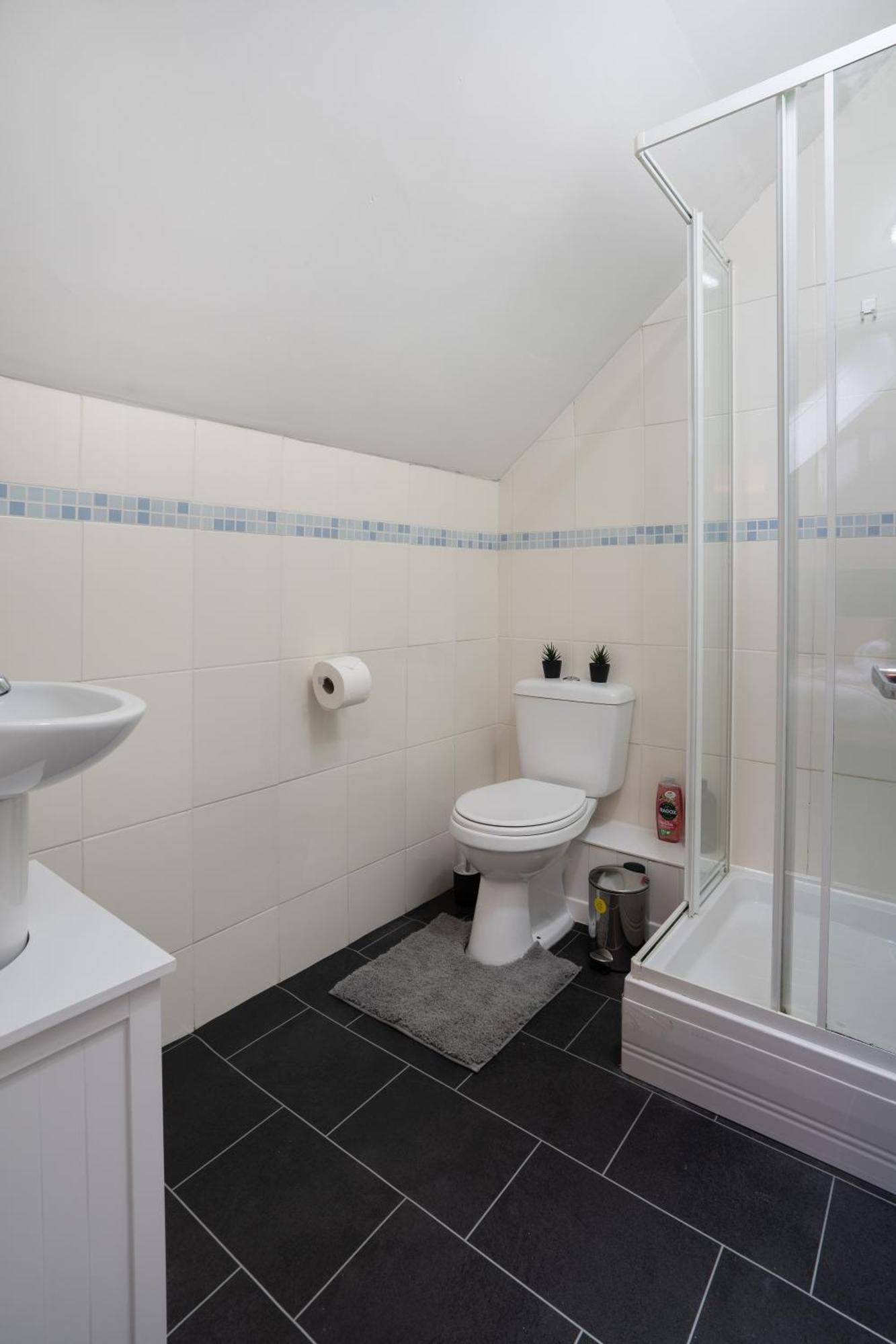 Apartment 4bedrooms-3bath-9beds-wallsend *