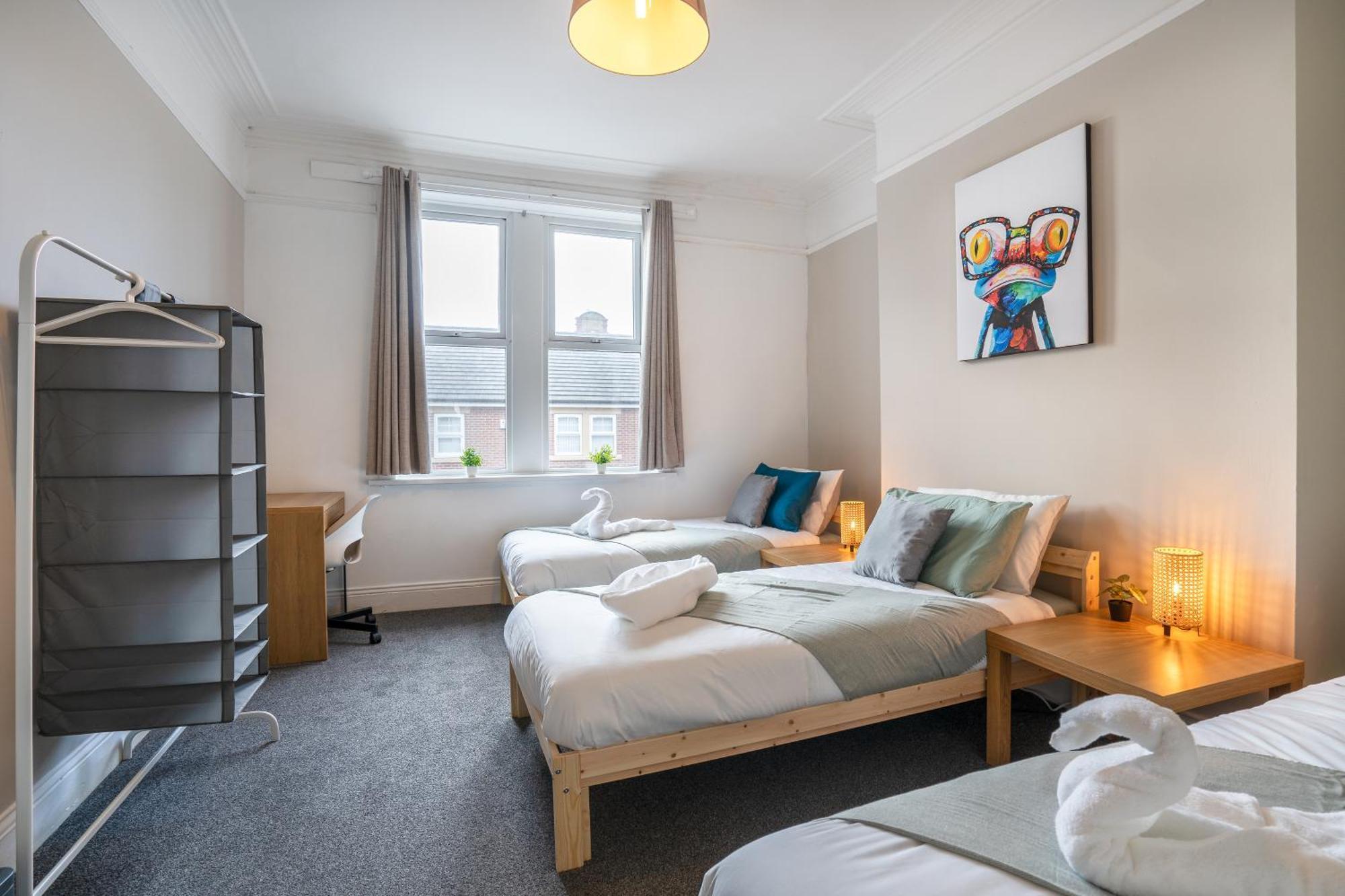 4bedrooms-3bath-9beds-wallsend Apartment *
