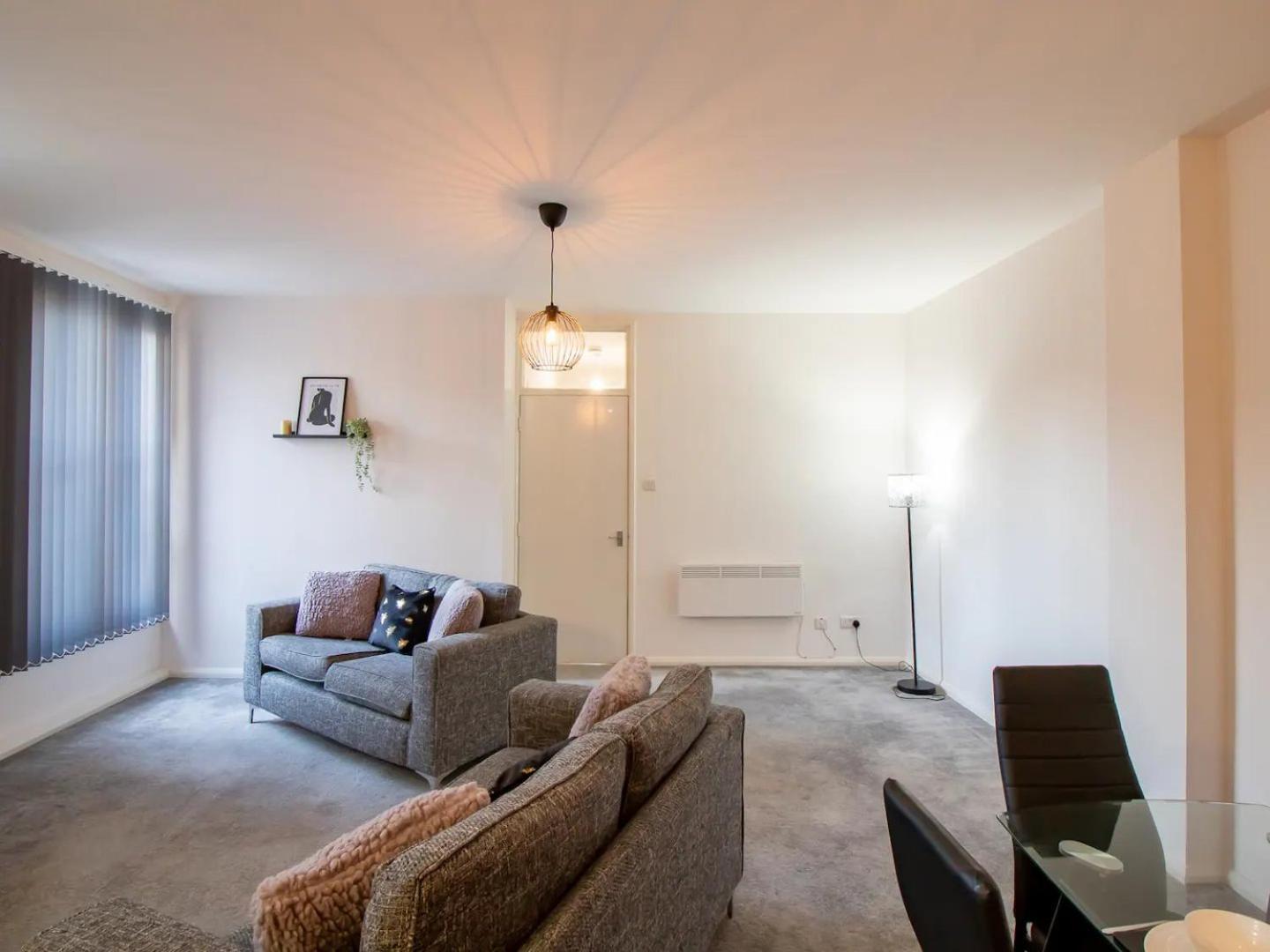 Pass The Keys Modern Minimalistic In Centre Apartment *