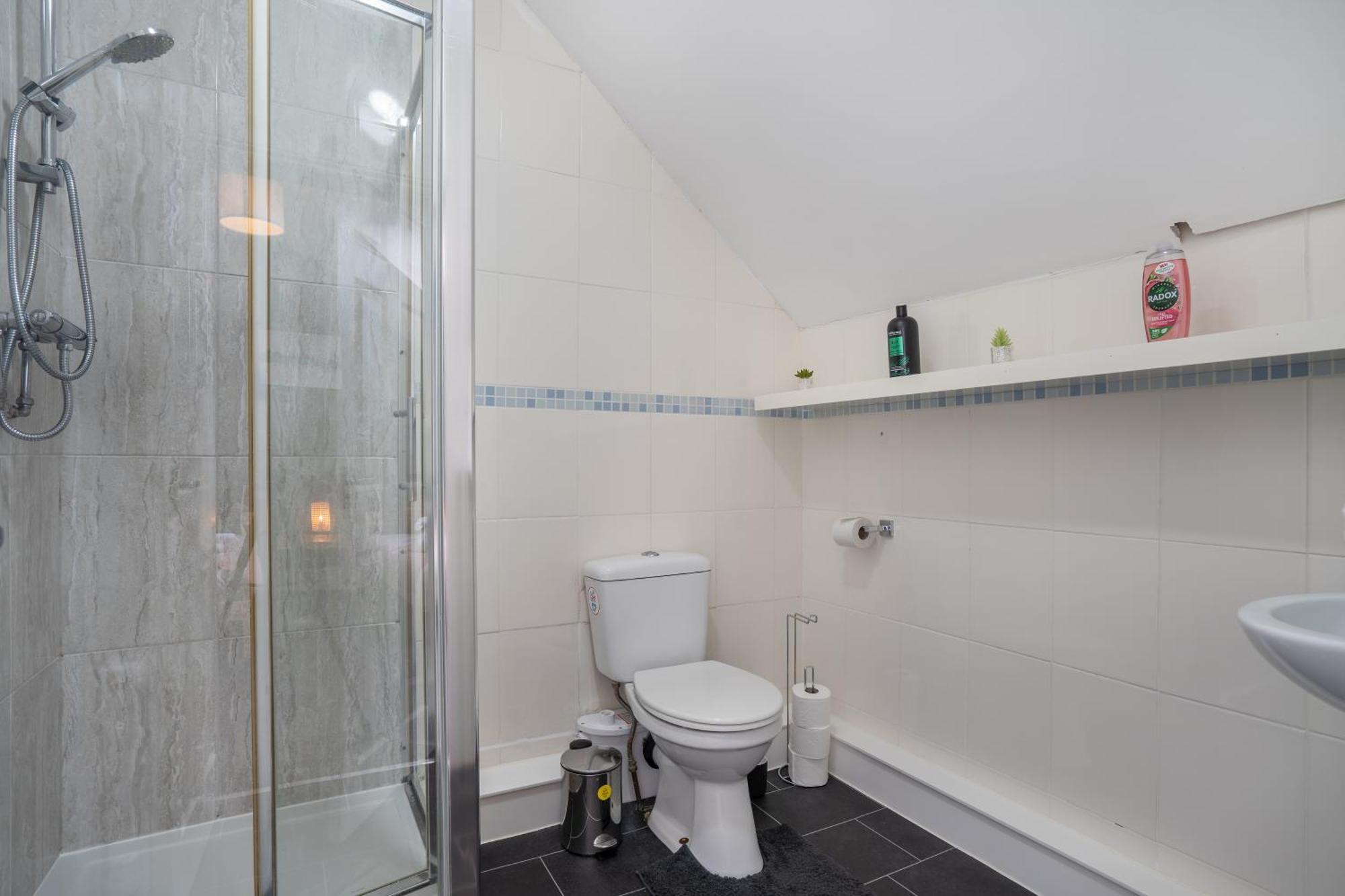 4bedrooms-3bath-9beds-wallsend *
