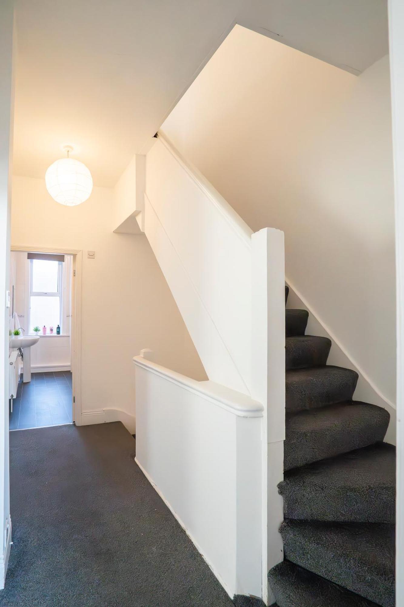 4bedrooms-3bath-9beds-wallsend Apartment *