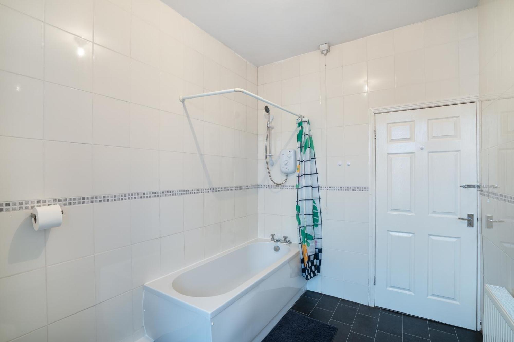 4bedrooms-3bath-9beds-wallsend Apartment