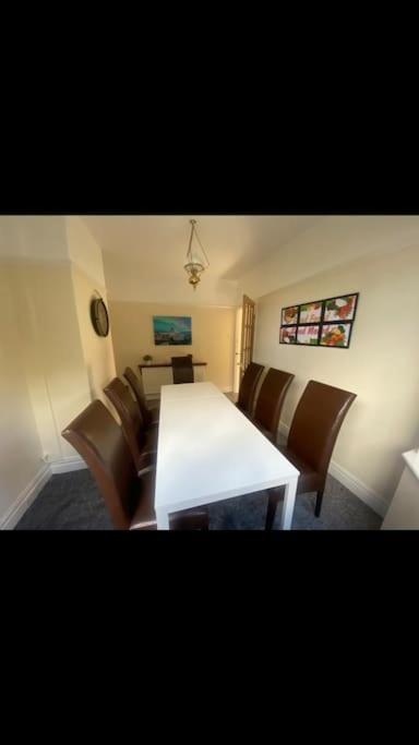 2 Bed Full House With Private Summer Garden *