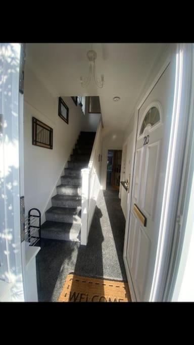2 Bed Full House With Private Summer Garden