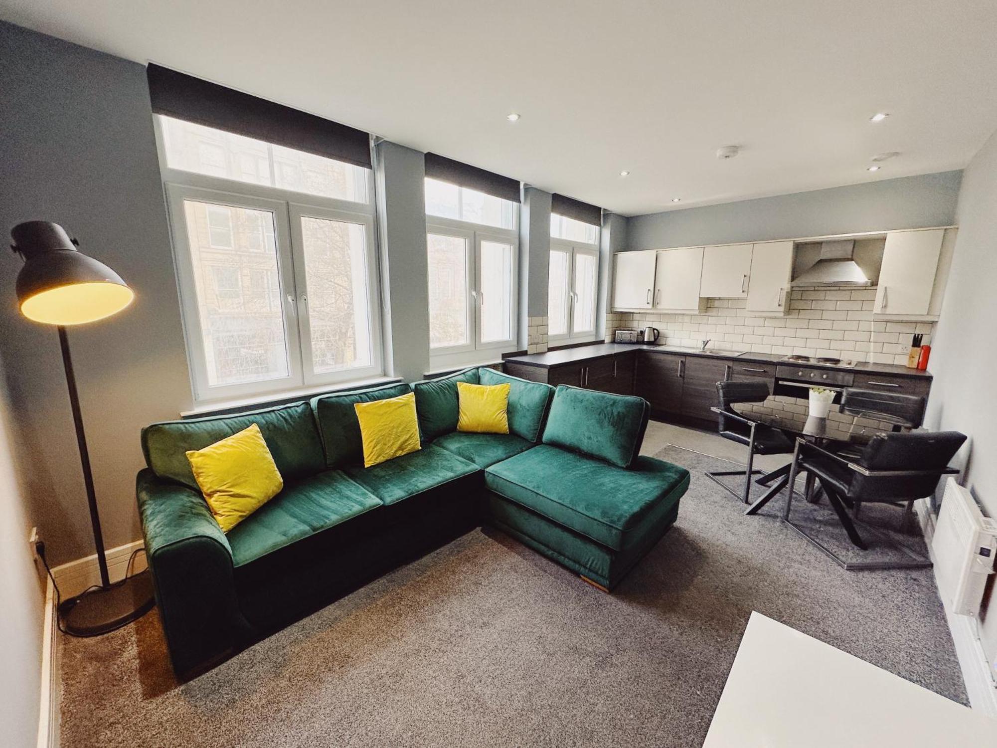 Apartment 3 Bedroom In The Heart Of - Modern - Sleeps 6