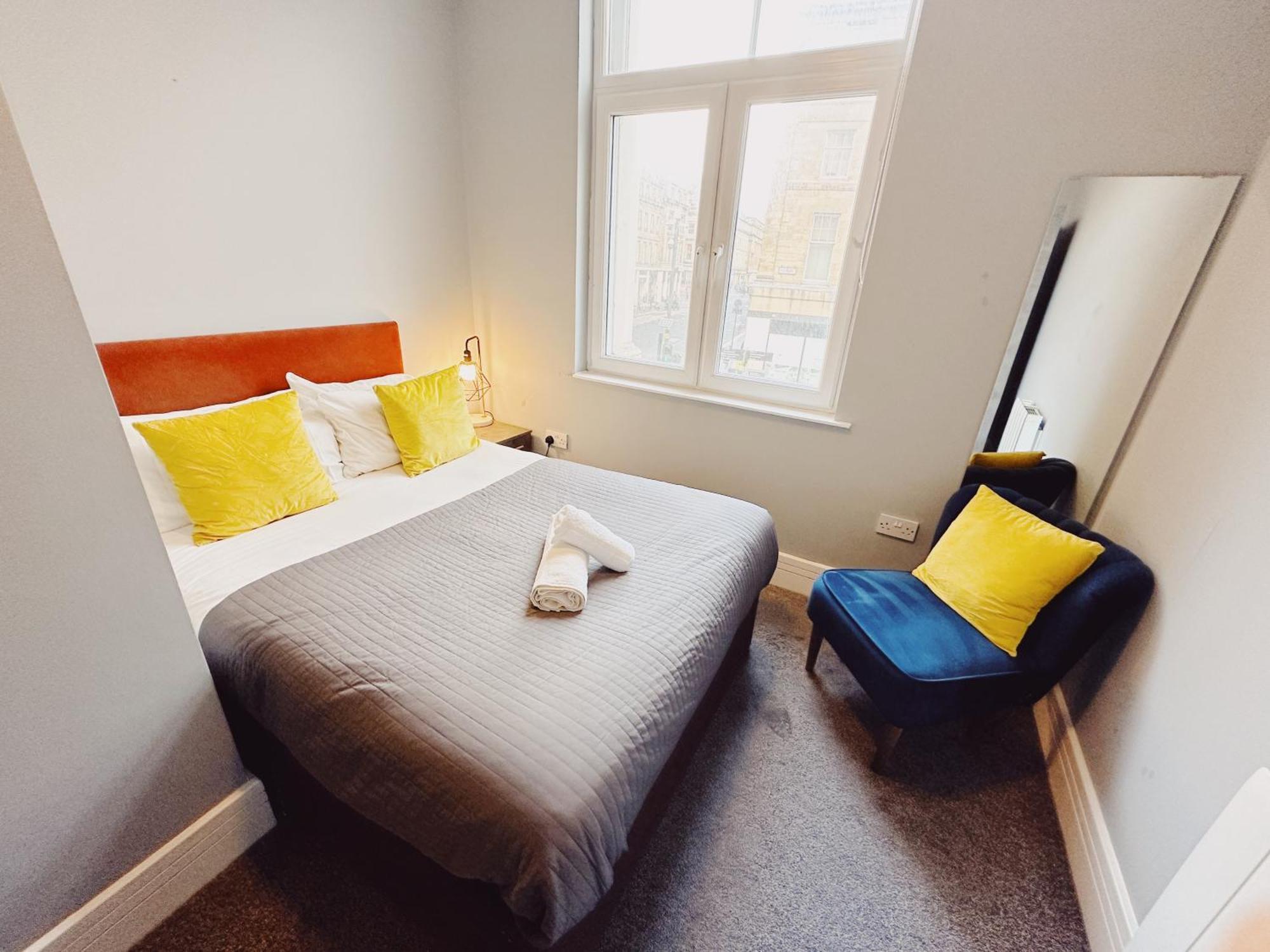 3 Bedroom In The Heart Of - Modern - Sleeps 6 Apartment *