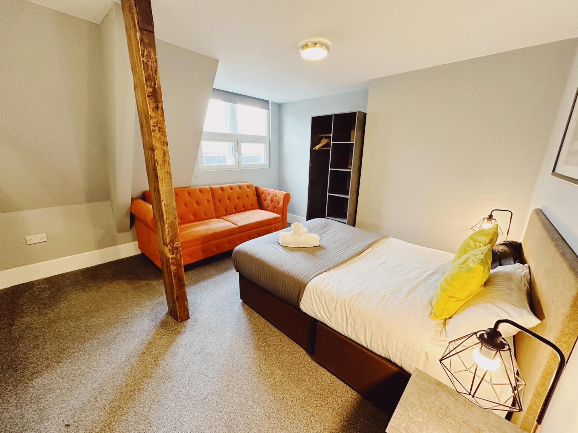 Apartment 2 Bedroom In The Heart Of - Spacious - Sleeps 8