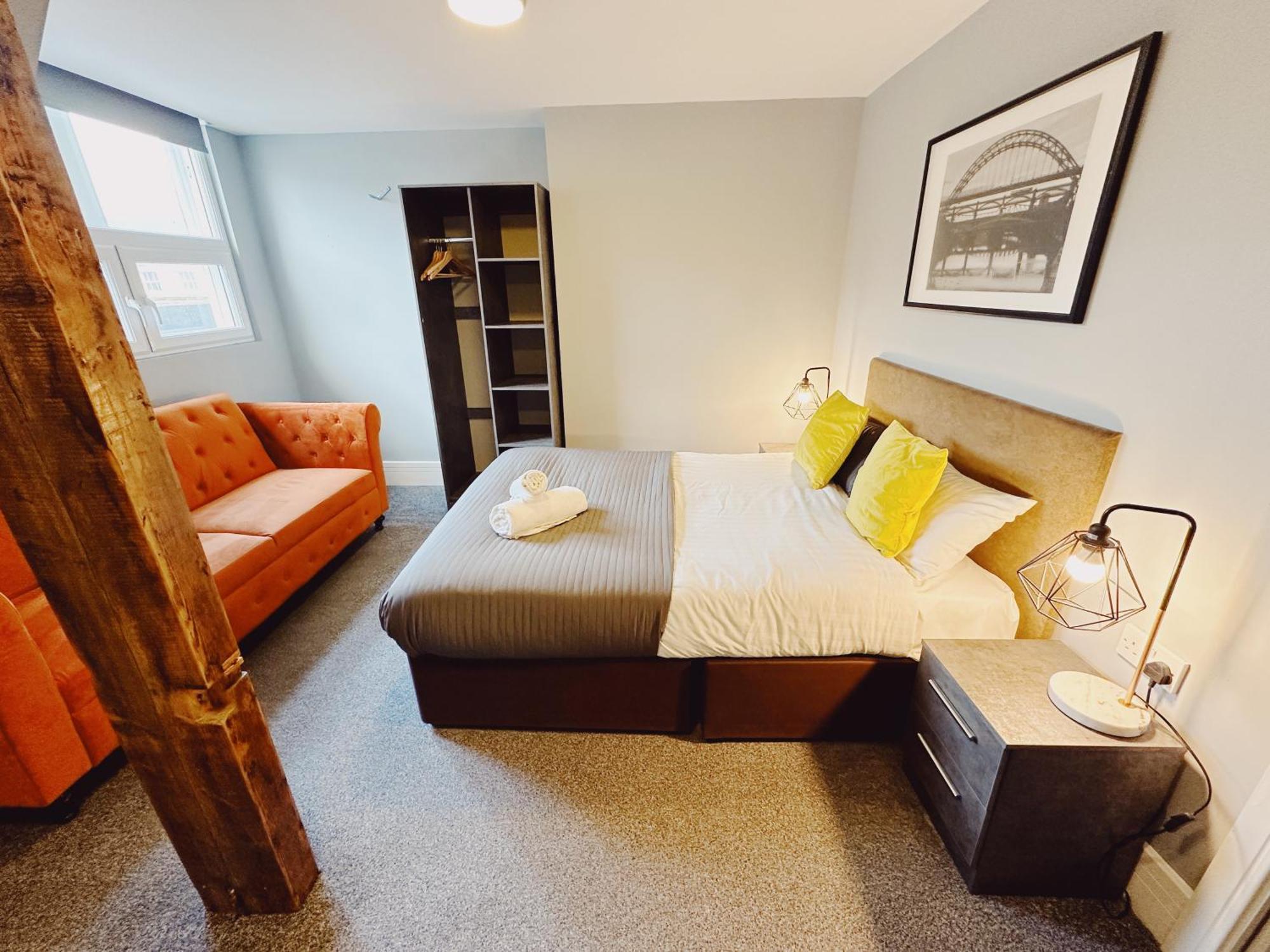 2 Bedroom In The Heart Of - Spacious - Sleeps 8 Apartment *